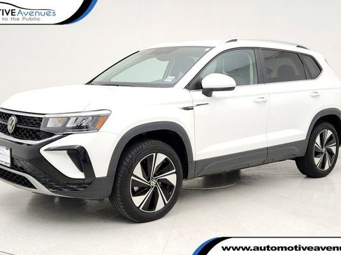 Used 2024 Volkswagen Taos SE image 1