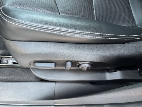 Used 2022 GMC Terrain SLT image 34