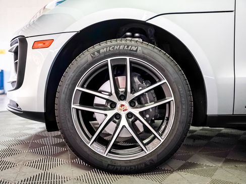 Used 2025 Porsche Macan image 14