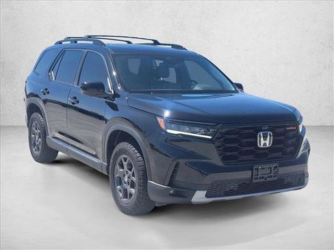 Used 2023 Honda Pilot TrailSport image 3