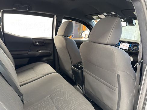 Used 2018 Toyota Tacoma TRD Off-Road image 45