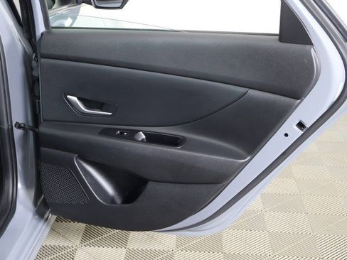 Used 2021 Hyundai Elantra SE image 24