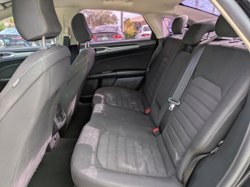 Used 2020 Ford Fusion SE image 13