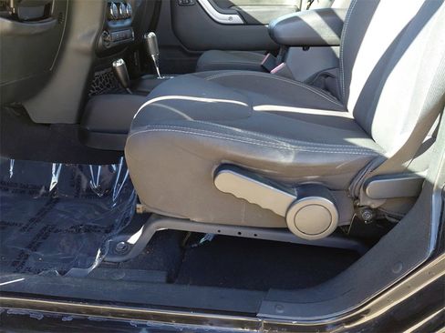 Used 2018 Jeep Wrangler Unlimited Sahara image 26