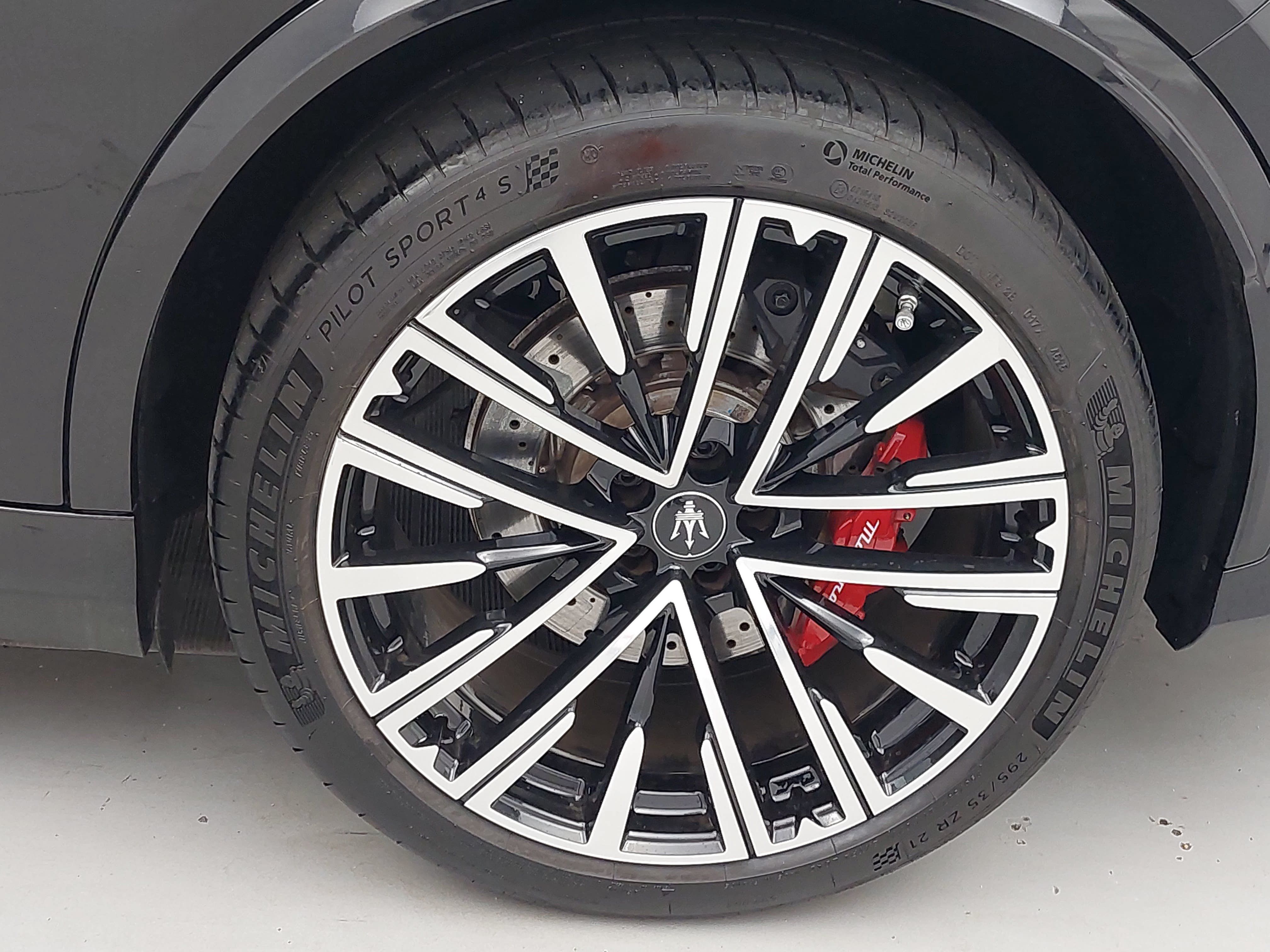 Used 2023 Maserati Grecale Trofeo AWD/4WD image 35