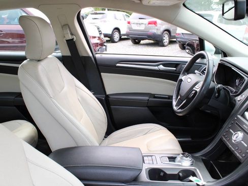 Used 2017 Ford Fusion Energi Titanium FWD image 11