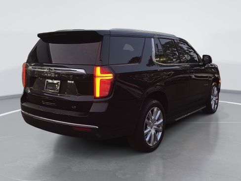 Used 2022 Chevrolet Tahoe LT w/ Luxury Package AWD/4WD image 3