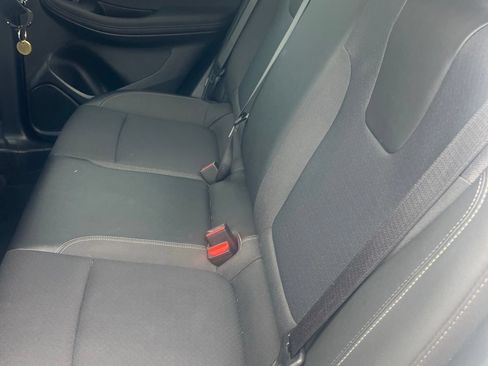 Used 2023 Buick Encore GX Preferred w/ Cold Weather Comfort Package FWD image 8