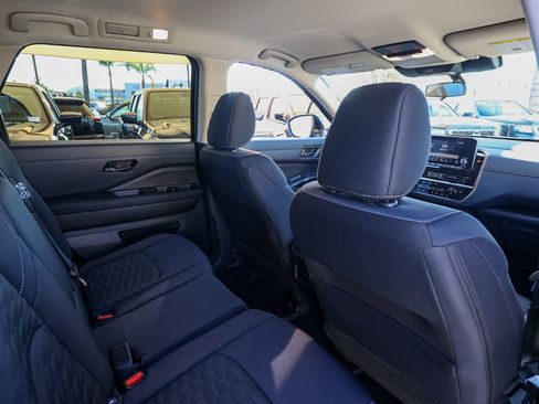 New 2025 Nissan Pathfinder SV image 17