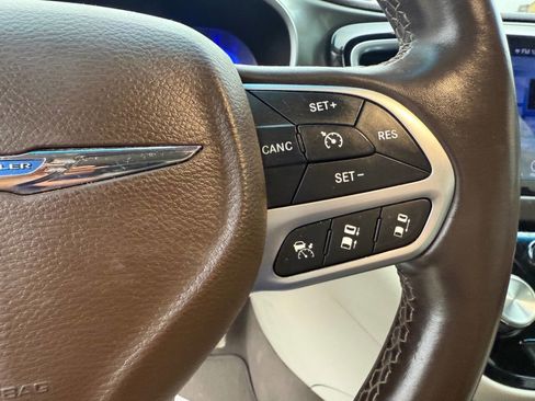 Used 2017 Chrysler Pacifica Touring-L Plus w/ Advanced Safetytec Group image 16