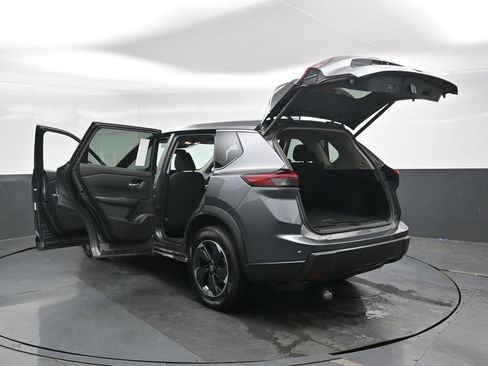 Used 2025 Nissan Rogue SV AWD/4WD image 49