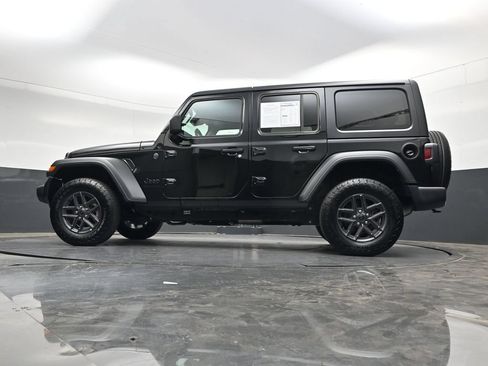 Used 2025 Jeep Wrangler Sport S AWD/4WD image 35