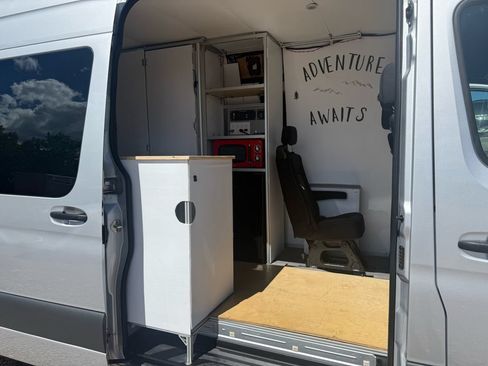 Used 2019 Mercedes-Benz Sprinter 2500 image 32