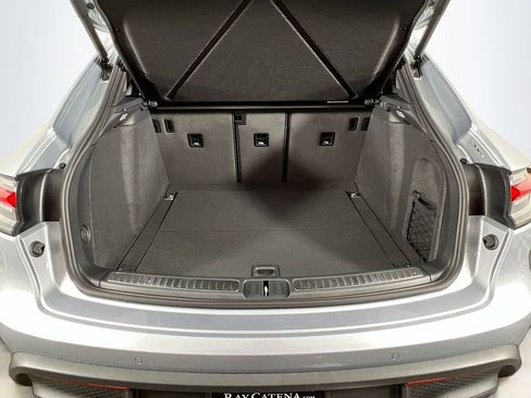 New 2026 Porsche Macan image 28