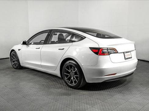 Used 2023 Tesla Model 3 Standard Range image 4