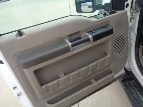 Used 2009 Ford F550 Bucket Boom Truck image 10