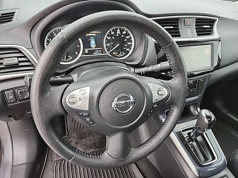 Used 2019 Nissan Sentra SR w/ Premium Package (SR) FWD image 9