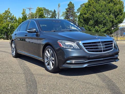 Used 2018 Mercedes-Benz S 560 Sedan w/ Premium Package image 7