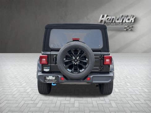 Used 2023 Jeep Wrangler Unlimited Sahara w/ Cold Weather Group AWD/4WD image 9