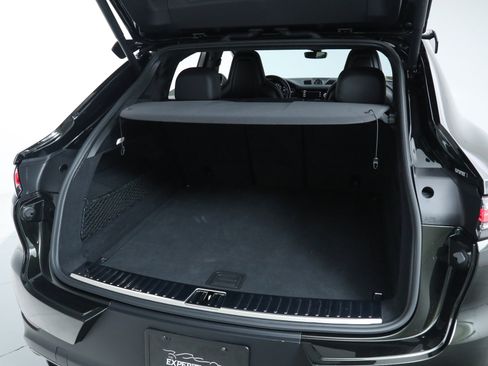 Used 2022 Porsche Cayenne Turbo GT image 36