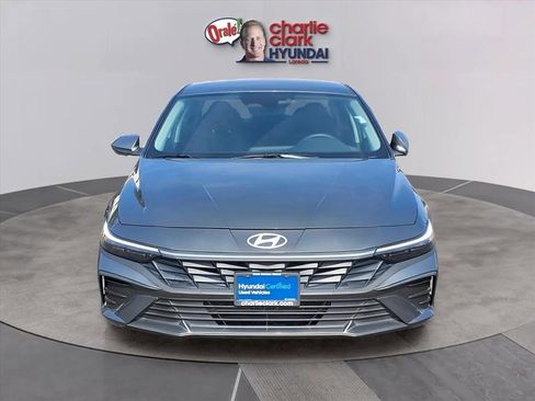 Certified 2025 Hyundai Elantra SE image 8