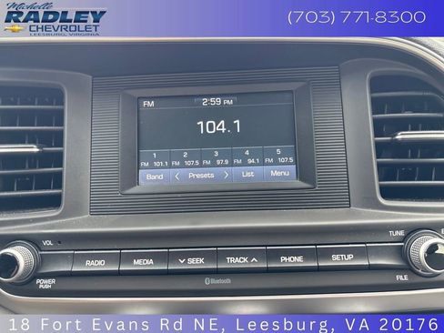 Used 2019 Hyundai Elantra SE FWD image 17
