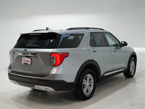 Used 2024 Ford Explorer XLT w/ Equipment Group 202A AWD/4WD image 8