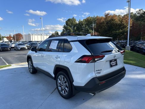 Used 2025 Toyota RAV4 XLE Premium image 8