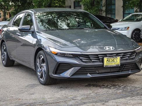 New 2025 Hyundai Elantra Sport image 3