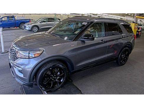 Used 2022 Ford Explorer ST-Line w/ Class IV Trailer Tow Package AWD/4WD image 2