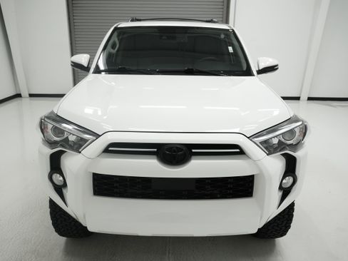 Used 2020 Toyota 4Runner SR5 Premium w/ Moonroof Package RWD image 2