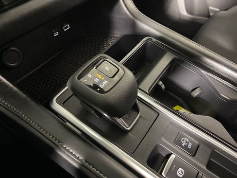 Used 2025 Nissan Pathfinder SV FWD image 22