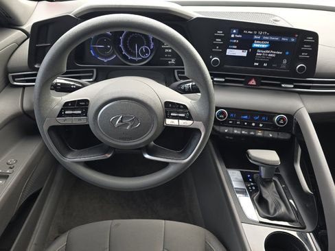 Used 2023 Hyundai Elantra Blue image 13
