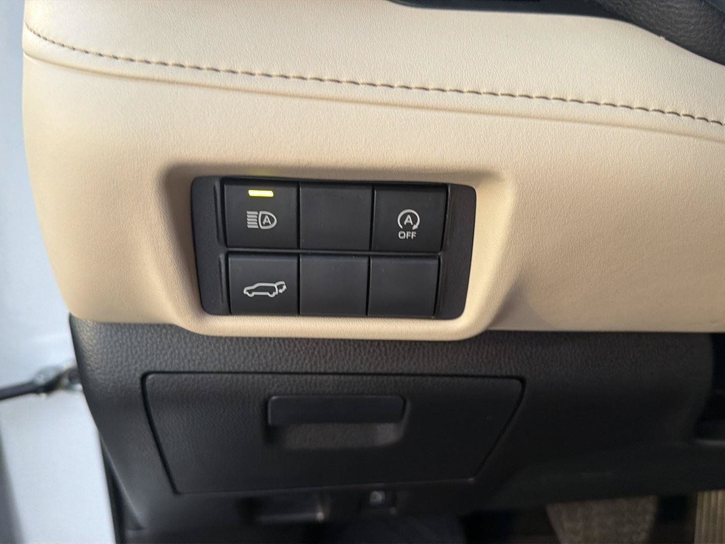 Used 2023 Toyota Highlander XLE FWD image 19