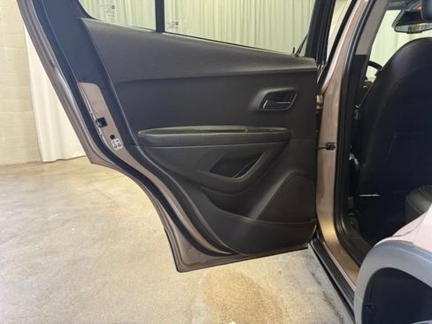 Used 2019 Chevrolet Trax LT w/ Driver Confidence Package FWD image 21