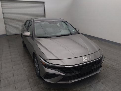 Used 2024 Hyundai Elantra Blue FWD image 14