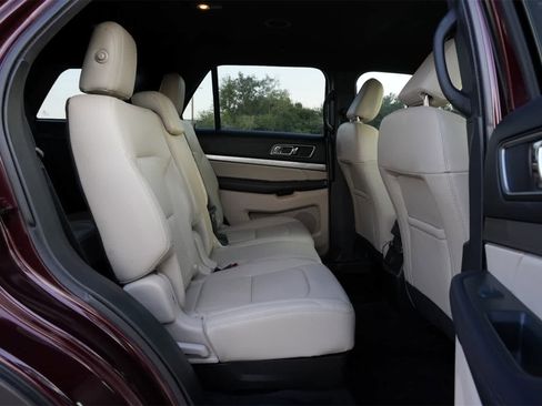 Used 2018 Ford Explorer XLT w/ Equipment Group 202A image 20