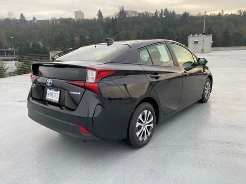 Certified 2022 Toyota Prius LE image 9