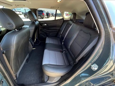 Used 2025 Chevrolet Trax LT w/ Sunroof Package FWD image 7