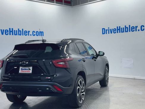 Used 2025 Chevrolet Trax RS w/ Sunroof Package image 3