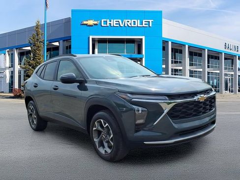 Used 2025 Chevrolet Trax LT w/ Driver Confidence Package FWD image 1