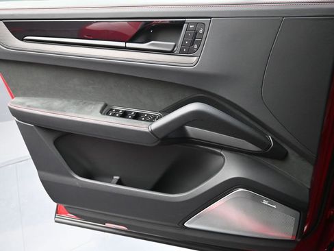 Certified 2026 Porsche Cayenne GTS AWD/4WD image 24