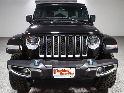 Used 2023 Jeep Wrangler Unlimited Sahara w/ Cold Weather Group AWD/4WD image 5