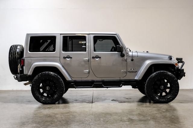Used 2016 Jeep Wrangler Unlimited Sahara w/ Max Tow Package AWD/4WD image 8