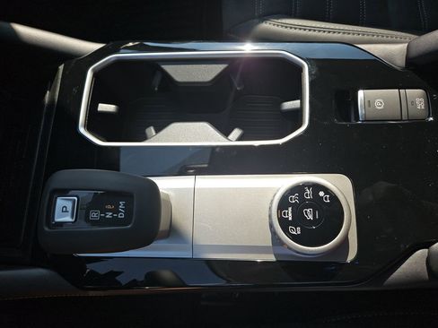 New 2025 Mitsubishi Outlander SE image 29