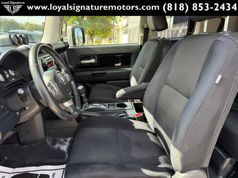 Used 2014 Toyota FJ Cruiser 4WD w/ Upgrade Package image 16