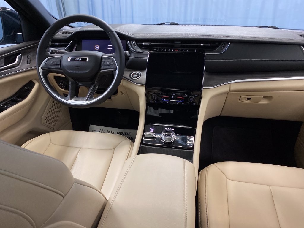 Used 2024 Jeep Grand Cherokee Limited AWD/4WD image 39