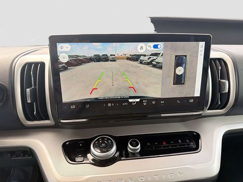 Certified 2025 Ford Expedition Active AWD/4WD image 15