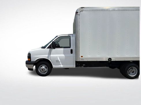 New 2026 GMC Savana 4500 w/ Power Convenience Package RWD image 21