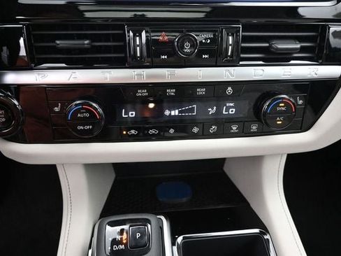 New 2026 Nissan Pathfinder SL w/ SL Premium Package AWD/4WD image 18